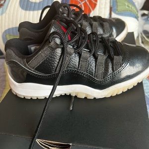 Used black and white Jordan size 12.5C